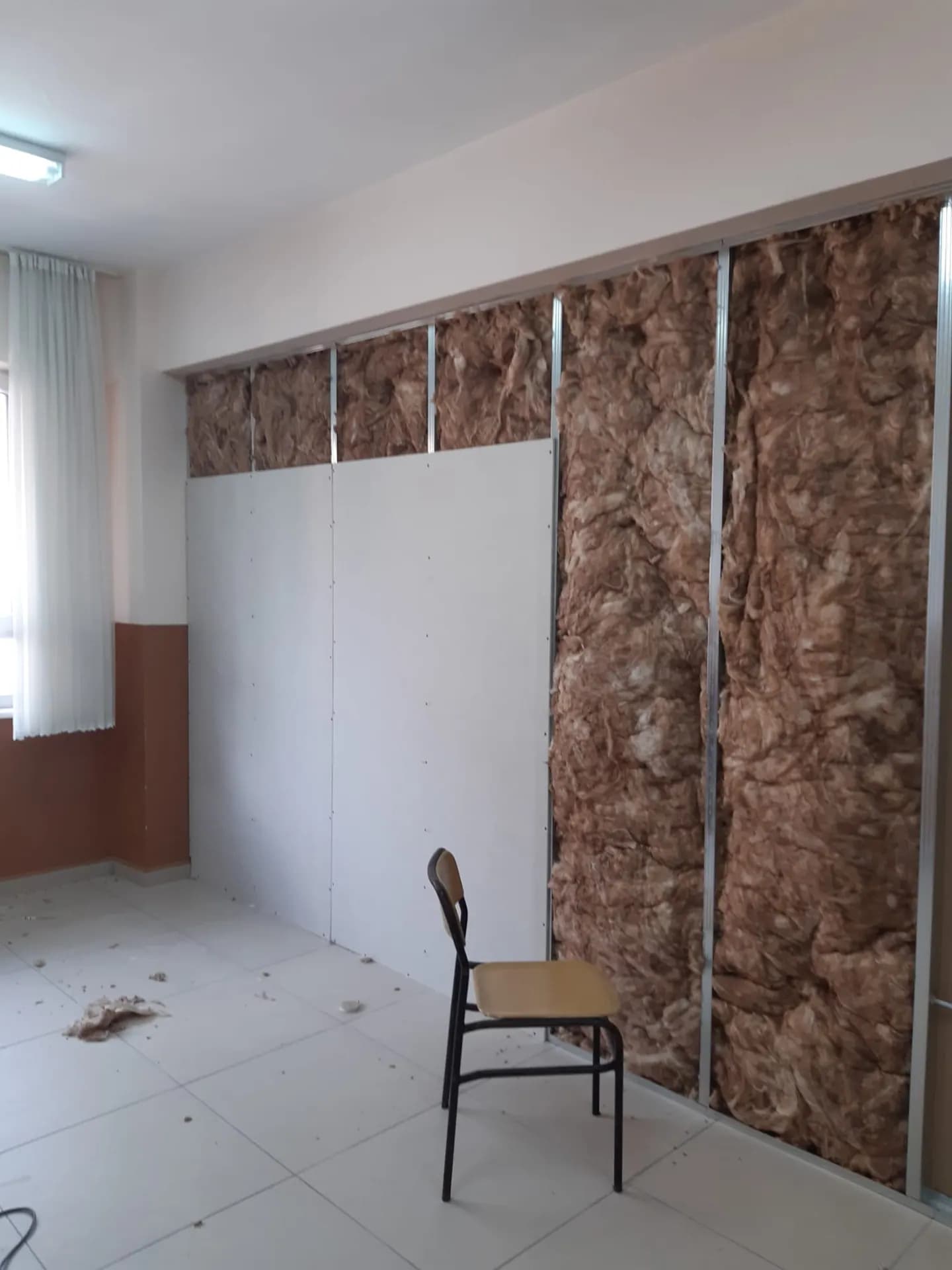 Yalıtım dolgulu alçıpan bölme duvar